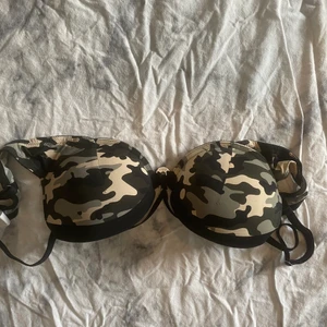  bh - Aldrig använd pga fel storlek, militärfärgad och mycket puschupp 