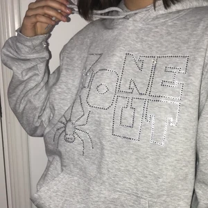 Hoodie med strass - Intressekoll! Buda