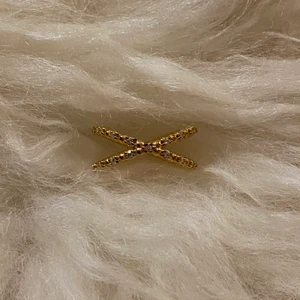 Thomas Sabo ring  - Korsad Ring från Thomas Sabo storlek 56. 18k guldplätering