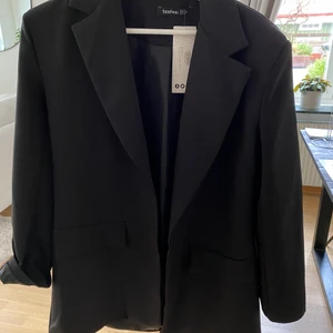 Kavaj/blazer - Helt ny med lapp kvar från bohoo, superfin men jag har köpt flera och hann inte skicka tillbaka 