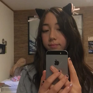 Kattöron 💕 - Söta svarta kattöron med rosa rosetter och pinglor som låter 💕:) Är bara använde en gång🌸 De passar ett ganska litet huvud