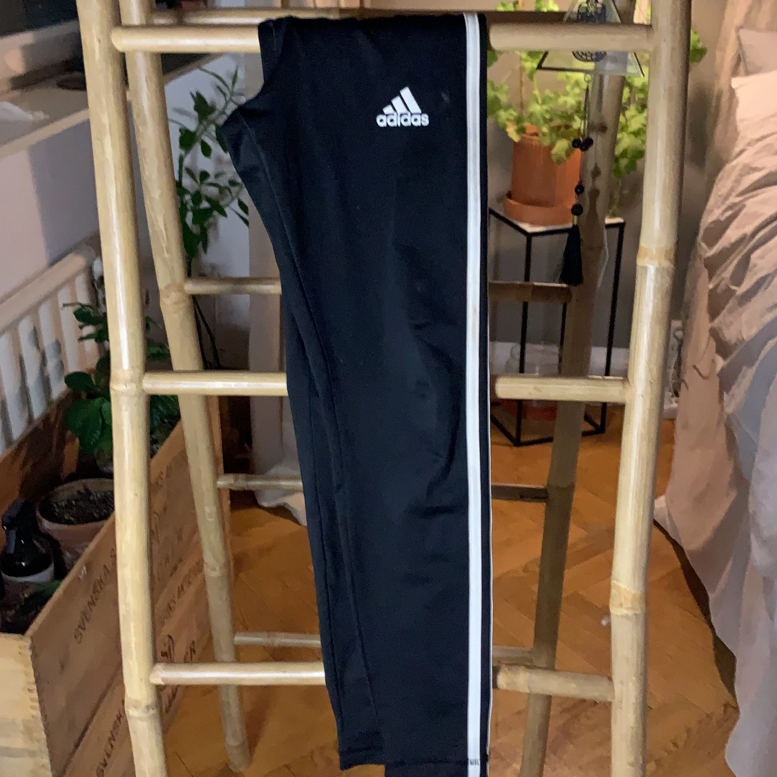 Adidasbyxor svarta