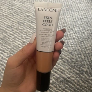 Lancome - säljs eftersom det är för mörkt färg för mig då den bara är testad , mer beskrivning på sista bilden