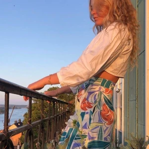 Vintage crop top - Superfin vintage topp i bomull. Små diskreta brodyrer vid knapparna. 