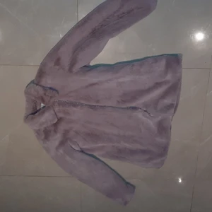 Päls jacka - En jätte fin päls jacka men som inte används( ingen äkta päls)😀