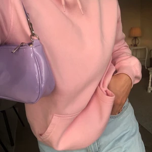 Hoodie - Rosa hoodie! Super mysig och använd endast ett fåtal gånger. 💗