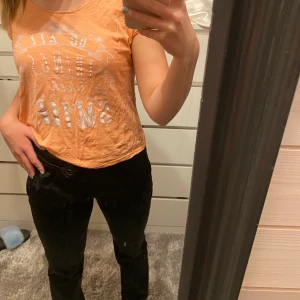 T-shirt🧡 - Korall-färgad t-shirt🧡 strl. S (passar som M) 🧡 40kr inklusive frakt🧡