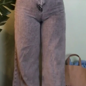 St 36,38 M  - Raka Gråa jeans st 36,38 M de är st 38,M men passar 36 (pris kan diskuteras) skriv om du har några frågor om måtten💓