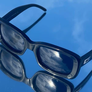 Vintage Gucci Glasögon  - Vintage Gucci Glasögon från 1995. De är äkta och är i mycket bra skick! De är i original box med original glasögonduk. Priset kan diskuteras och ni kan buda i kommentarerna, priset börjar på 1000kr. Original pris är runt 3000. Om fler bilder önskas så kan ni skriva privat. Köparen står för frakt. 