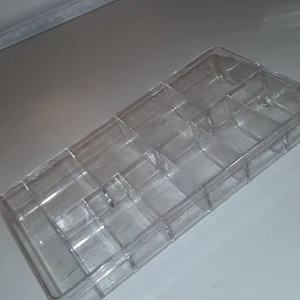 Förvaring - En liten spricka men går fortfarande att använda, öppna och stänga.