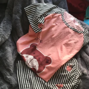 Ny pyjamas stl xs - Helt ny pyjamas stl xs mjuk och skön bomull.