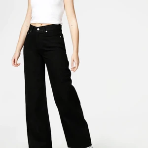 Svarta jeans - Vida jeans från junkyard oftast slutsålda!! Nypris 499