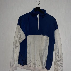 Retro sweatshirt - Retro unik sweatshirt från Gustafsberg. Köpt på retro-butik. Använt skick. 