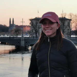 Lättviktsdunjacka  - Skön lättviktsdunjacka i storlek 36/S, för liten för mig som är strl. 38. Figursydd och i fint skick. 