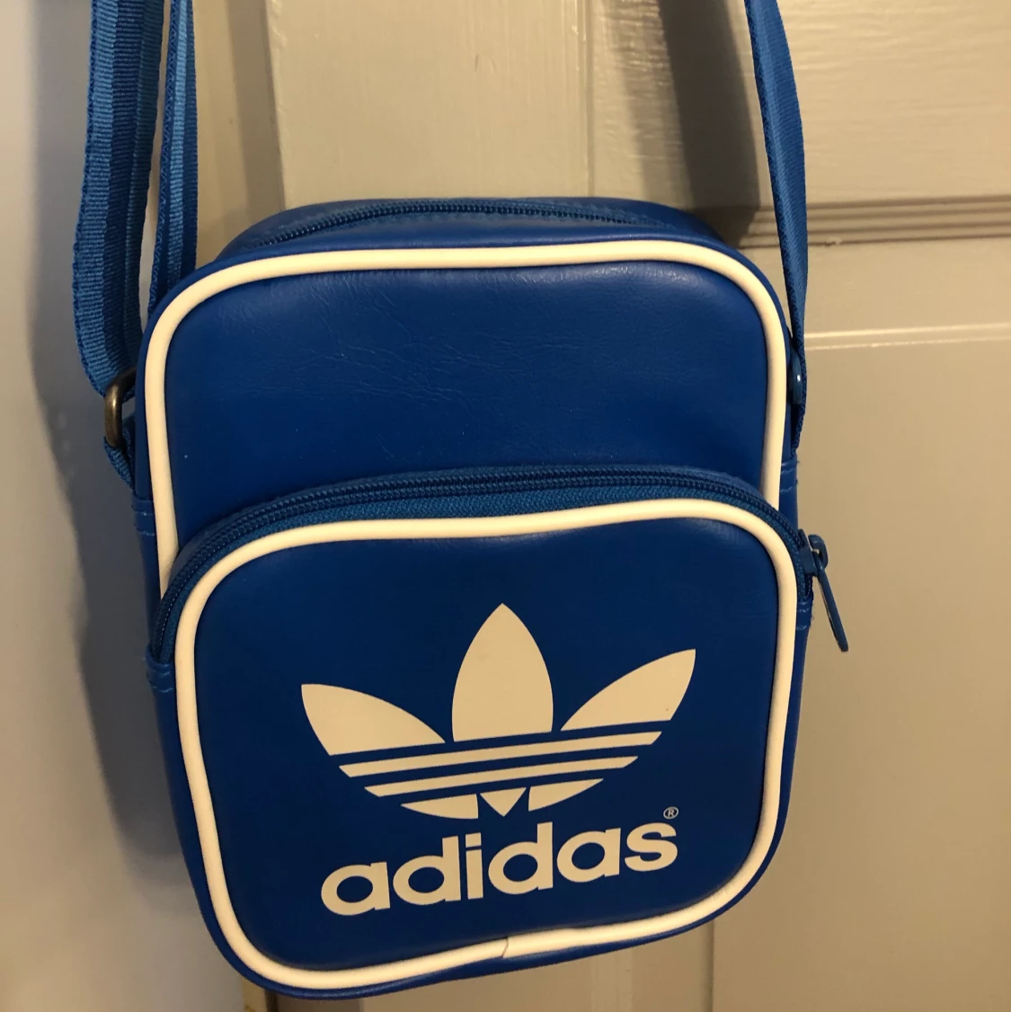 Adidas väska  - 90