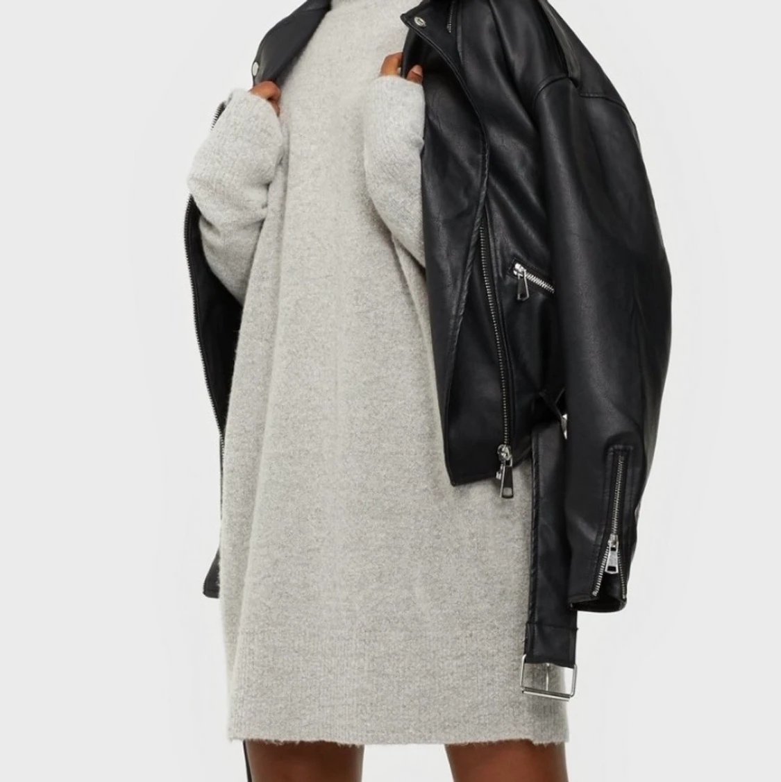 Stickad klänning med polokrage