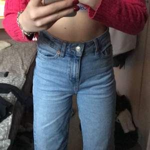 Fina mim jeans säljer dom för att dom är för korta för mig som är ca 1,64/5 