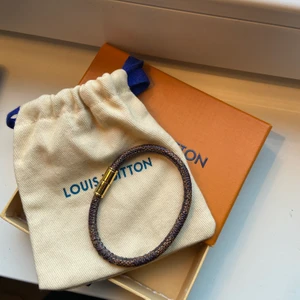 Över armband - Snyggt i bra kvalitet, 20cm. Har inga äkthet bevis men ser äkta ut så vet inte