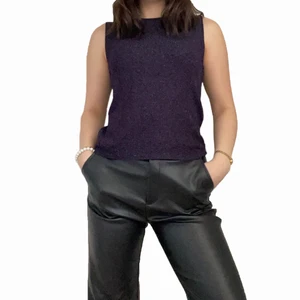 Lila topp - Vintage lila glittrig topp i 90/00 stil😍😍