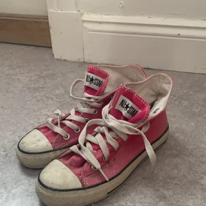 Rosa converse strl 37 - Säljer dessa converse i en så fin rosa färg!🤩💞strl 37🤟