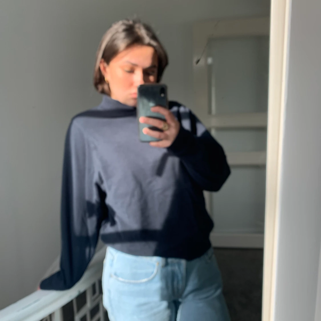 Marinblå collagetröja med halterneck