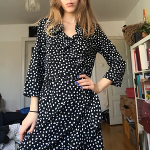 Sommarklänning prickig - En älskad sommarklänning, superfin verkl