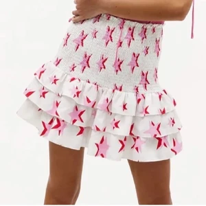 Kjol - As fin kjol från loavies❤️ säljer då jag köpte en för mycket !!  Buda i komentarerna (minst 20kr mellan buden) budgivningen avslutas på sön!! Är i strl s men är stretchig så passar både större å mindre❤️HÖGSTA BUD 325kr AVSLUTAS IKCÄLL