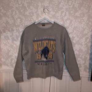 Sweatshirt  - Fin sweatshirt från Gina Trico i storlek S. Säljer då den är för liten för mig som är 172cm. Den är i fint skick och köparen står för frakten!💕