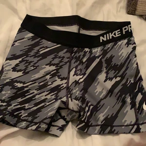 Nike hot pants strl M - Oanvända, har 2 stycken om man vill ha det