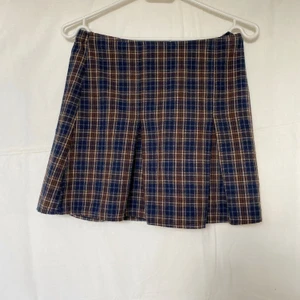 Söt tenniskjol - En så fin kjol som passar perfekt till vår som sommar, den är tyvärr förliten för mig och hade nog passat en S/XS. Frakten tillkommer på 50kr❤️