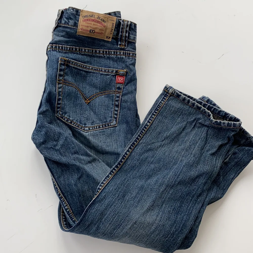 Jättesnygga jeans från Diesel i storlek 29! Utgångspris: 100kr. Jeans & Byxor.