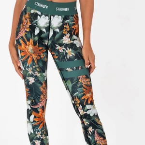 Stronges träningstights - Säljer dessa Yosemite stronger tightsen. Byxorna har använts men inga hål, fläckar eller trasigheter. Säljs för 270 kr, frakt är ej inkluderad. Ordinarie pris 799kr!