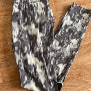 Träningsbyxor  - Aldrig använda, knytning i mitten