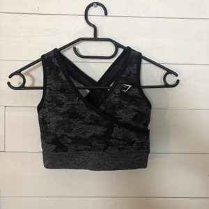 Gymshark sport bh  - Passar xs-s då de är stretchade material, säljer pga att den är för liten för mig. Använd under 10 gånger och är i väldigt bra skick. 150kr plus frakt 