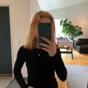 🖤Svart tröja🖤 - Svart tröja i storlek 146-152. Köparen står för frakt😁