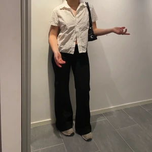 Kortärmad skjorta! - Kortärmad söt skjorta. Jag på bilden är S. Möts på söder annars står köparen för frakt på 25kr💕