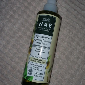 Leave in balsam - Leave in balsam spray som reparerar håret, helt vegansk. En sak på köpet