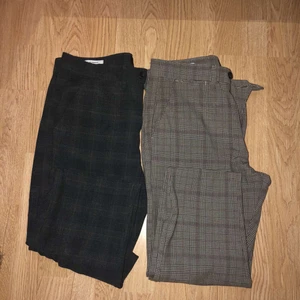 Två st kostymbyxor jack and Jones  - Bra skick , dom mörkare är st 32 32 och dom ljusare är 32 34 , 100 kr per byxa , skriv privat för fler bilder 