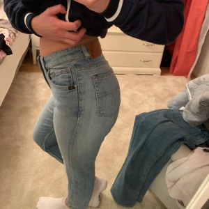 Tiger of Sweden jeans  - Jeans i bra skick, finns en detalj som har lossnat vid skärpet men inget som syns eller påverkar jeansen. Priset inkluderar frakten 🌸 
