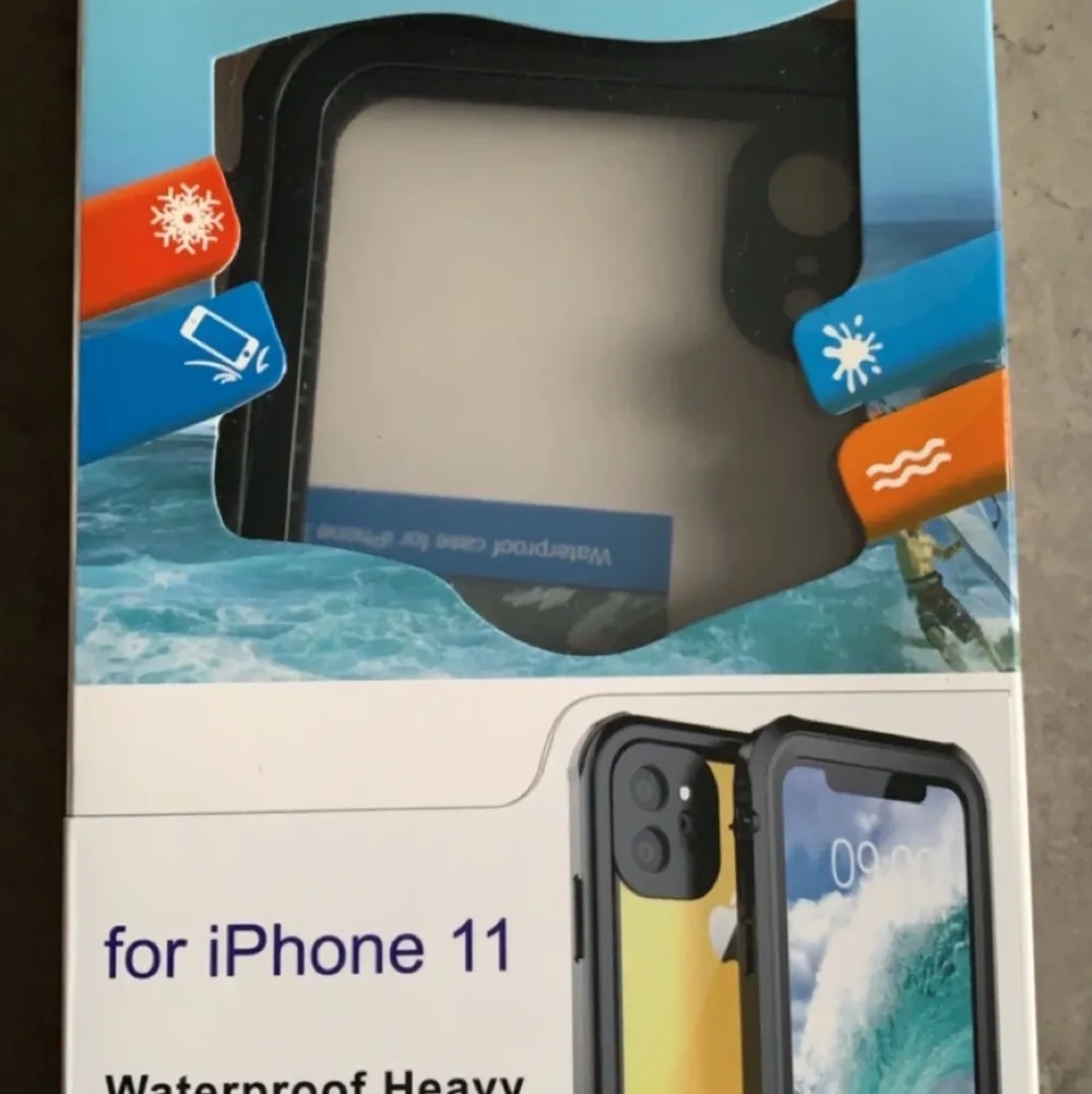 Waterproof heavy duty case, skyddar mot allt. Köpte till fel mobil, passar iPhone 11. Köptes för 200kr. Övrigt.