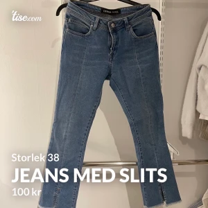 Jeans med slits - Jeans med slits, knappt använda. Storlek 38