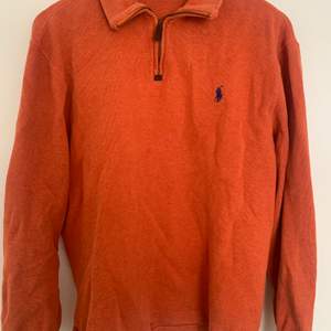 Oversize tröja i orange. Köpt på Plick. 