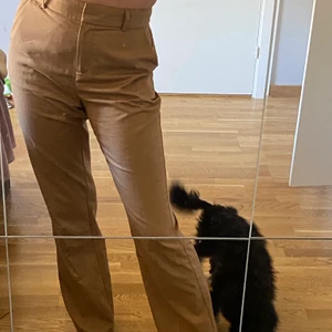 Kostymbyxor - Kostymbyxor från Nelly i storlek 38💜