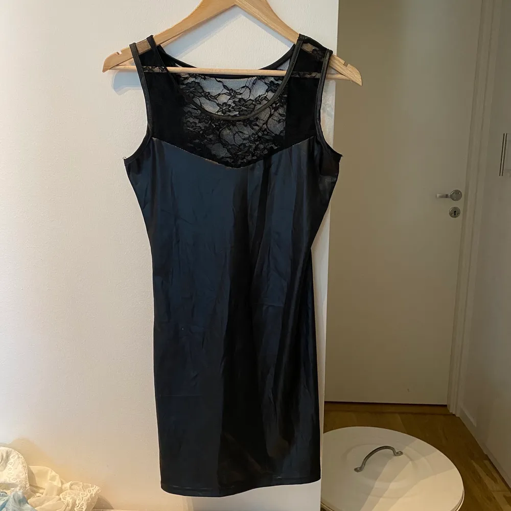 ”Sexig” klänning strl S/M endast testad! . Klänningar.