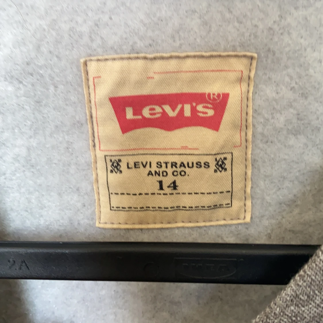 Levi’s tjocktröja  - 90