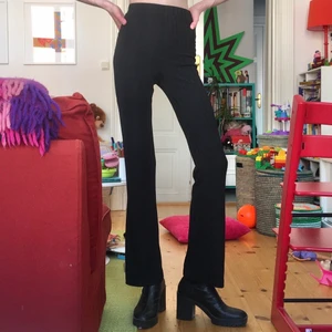 Ribbade byxor - Supersköna o snygga ribbade brallor (se material på andra bilden!) Använda 1 gång!