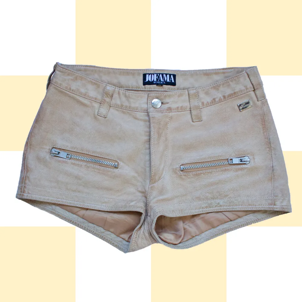 ◾️BEIGE BROWN LEATHER SHORTS WITH SILVER FRONT POCKETS  • SIZE - XS / EU 34 • BRAND - Jofama • MATERIAL - Leather  MY MEASUREMENTS • Height 161cm / 5'3