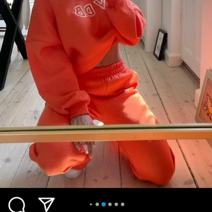 Venderbys mjukisbyxor - Säljer dessa byxor pga att dom var korta på mig som är 168cm lång.( Dom gick ner till slutet av anklarna) Dom är i storlek xs/s. Super skönt material och en väldigt cool färg. Budgivning från 100kr (köparen står för frakt) orginalpris 600kr + skickad från utlandet.