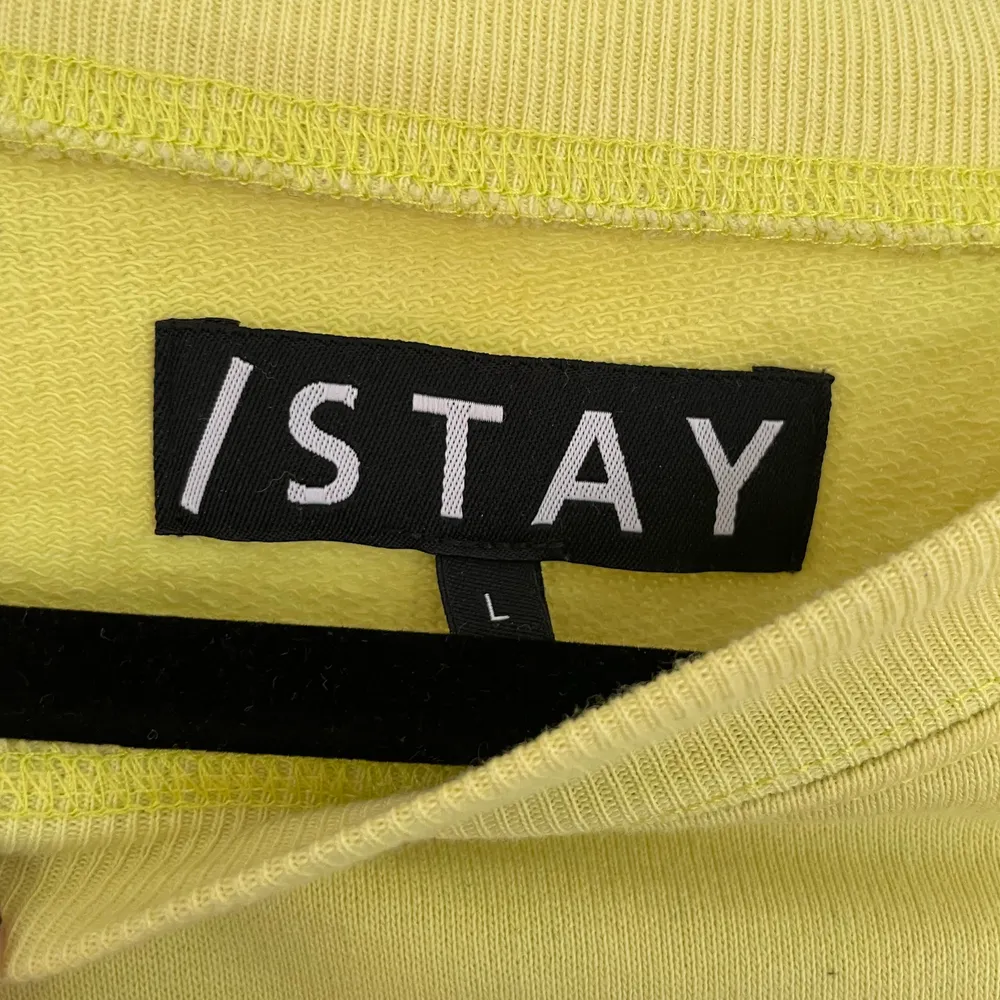 SNYGG college-tröja från Stay. Storlek L. Använd fåtal gånger! . Hoodies.