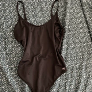 Swimwear s/m - Passar s/m, jätte snygg rygg men säljer då jag har en precis likadan till! Aldrig använd! PRIS ÄR MED FRAKT!